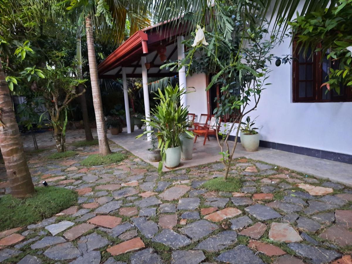 Eagle Homestay Tangalle Exterior photo