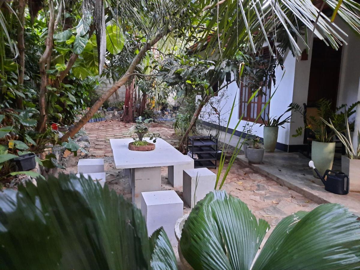 Eagle Homestay Tangalle Exterior photo