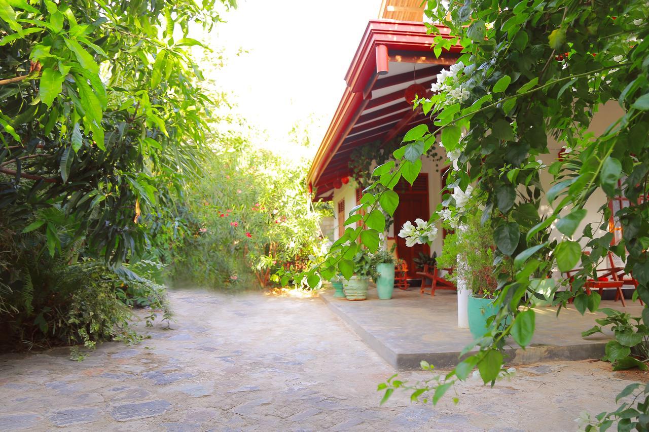 Eagle Homestay Tangalle Exterior photo